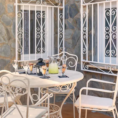 Granada Garden Deluxe Villa *
